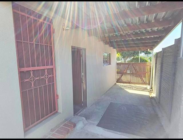 1 BEDROOM PROPERTY TO RENT IN BRACKEN HEIGHTS